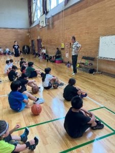 R5.8.7　公開講座「少年少女のためのバスケットボール教室」を開催いたしました